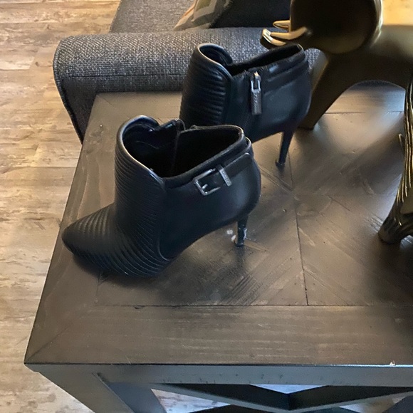 BCBG ankle boots - Picture 3 of 4